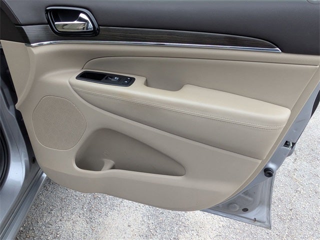 2019 Jeep Grand Cherokee Overland 4x2