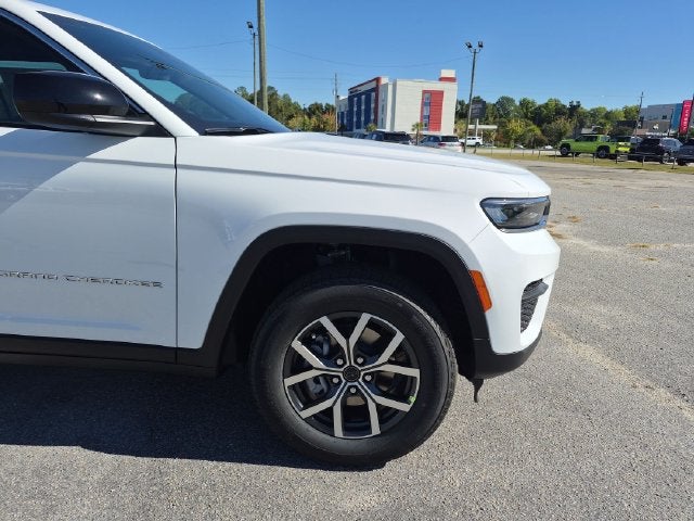 2027 Jeep Grand Cherokee GRAND CHEROKEE LAREDO 4X2
