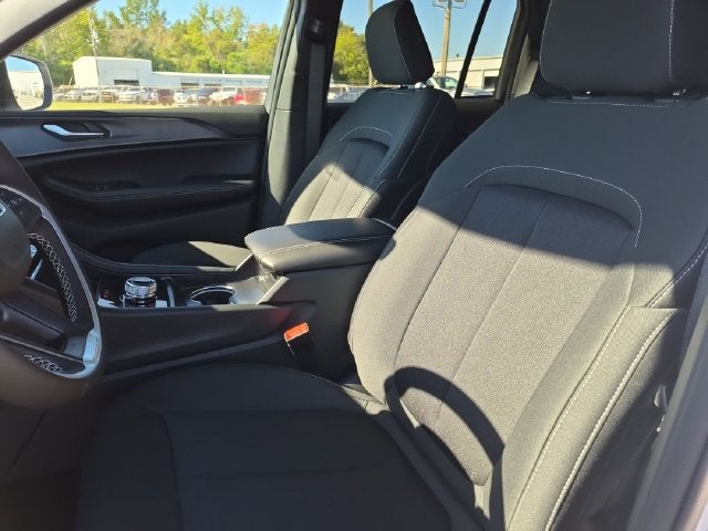 2027 Jeep Grand Cherokee GRAND CHEROKEE LAREDO 4X2