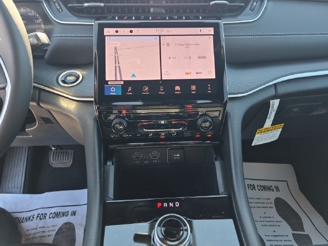 2027 Jeep Grand Cherokee GRAND CHEROKEE LAREDO 4X2