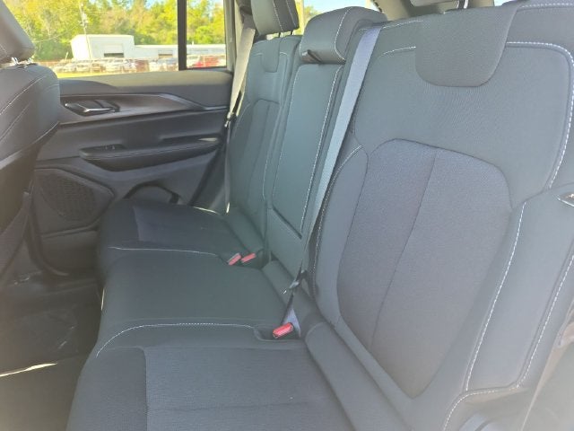 2027 Jeep Grand Cherokee GRAND CHEROKEE LAREDO 4X2