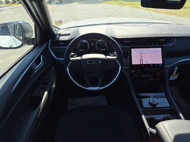2027 Jeep Grand Cherokee GRAND CHEROKEE LAREDO 4X2