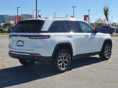 2027 Jeep Grand Cherokee GRAND CHEROKEE LAREDO 4X2