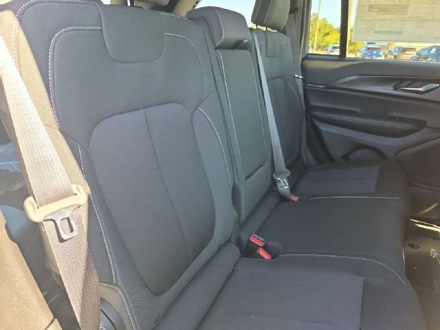 2027 Jeep Grand Cherokee GRAND CHEROKEE LAREDO 4X2