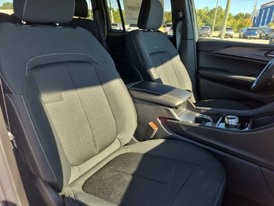 2027 Jeep Grand Cherokee GRAND CHEROKEE LAREDO 4X2