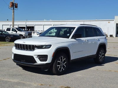 2027 Jeep Grand Cherokee GRAND CHEROKEE LAREDO 4X2
