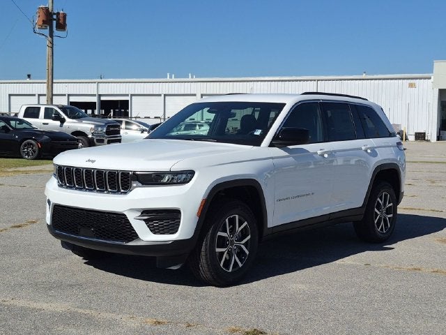 2027 Jeep Grand Cherokee GRAND CHEROKEE LAREDO 4X2