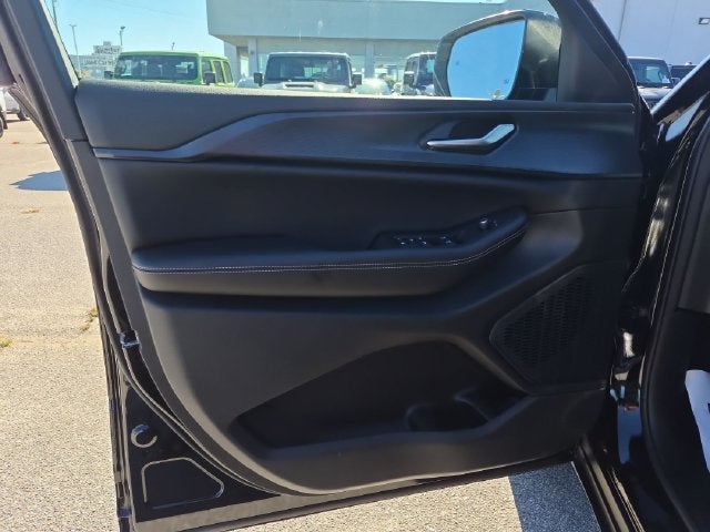 2027 Jeep Grand Cherokee GRAND CHEROKEE LAREDO 4X2