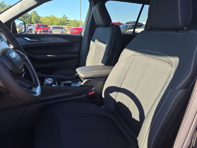 2027 Jeep Grand Cherokee GRAND CHEROKEE LAREDO 4X2