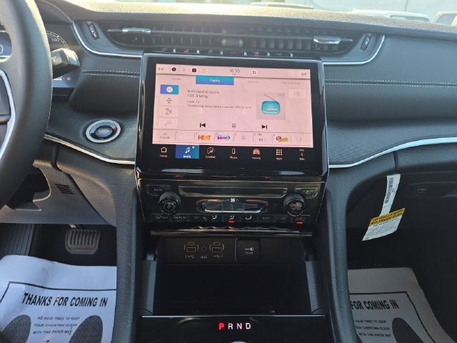 2027 Jeep Grand Cherokee GRAND CHEROKEE LAREDO 4X2