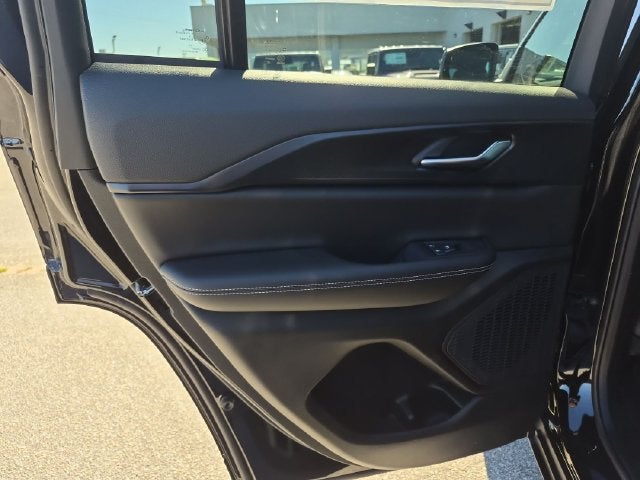 2027 Jeep Grand Cherokee GRAND CHEROKEE LAREDO 4X2