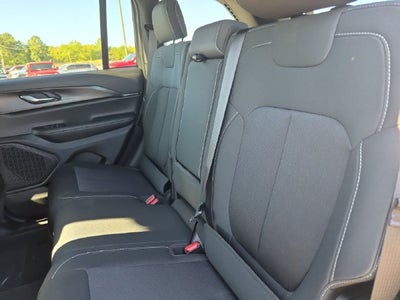 2027 Jeep Grand Cherokee GRAND CHEROKEE LAREDO 4X2