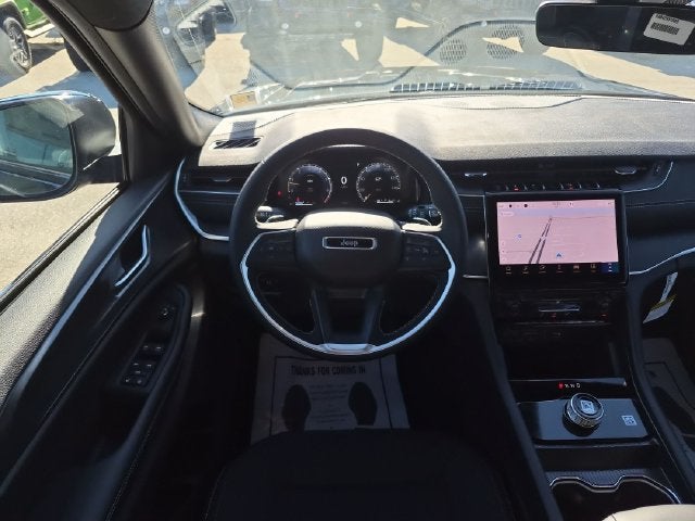 2027 Jeep Grand Cherokee GRAND CHEROKEE LAREDO 4X2