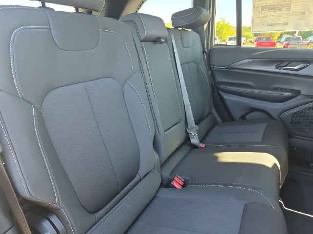 2027 Jeep Grand Cherokee GRAND CHEROKEE LAREDO 4X2