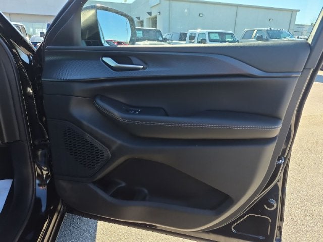 2027 Jeep Grand Cherokee GRAND CHEROKEE LAREDO 4X2