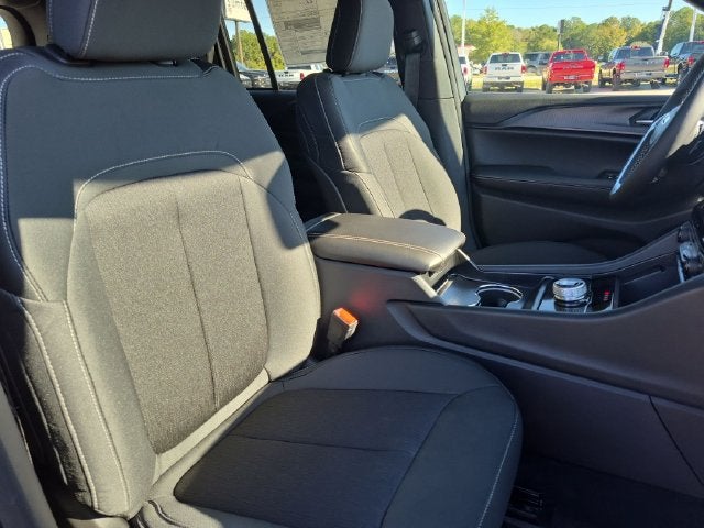 2027 Jeep Grand Cherokee GRAND CHEROKEE LAREDO 4X2