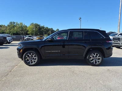 2027 Jeep Grand Cherokee GRAND CHEROKEE LAREDO 4X2