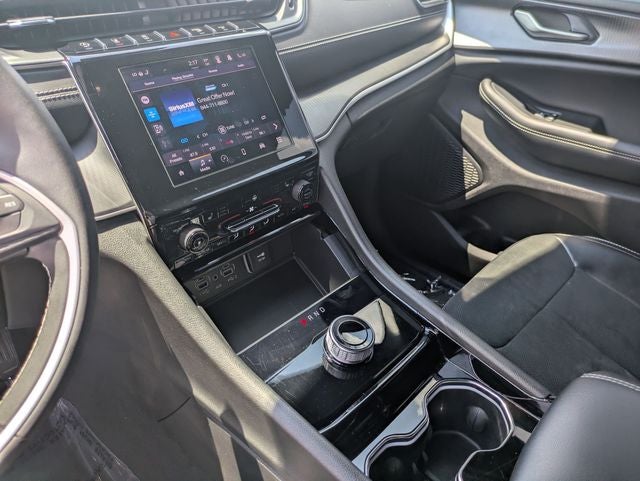 2023 Jeep Grand Cherokee Altitude 4x2