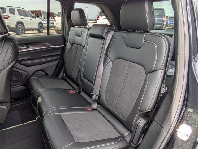 2026 Jeep Grand Cherokee GRAND CHEROKEE LAREDO ALTITUDE 4X2