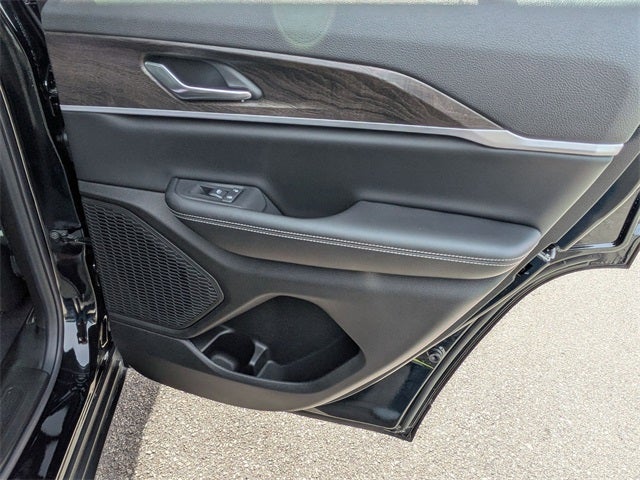 2026 Jeep Grand Cherokee GRAND CHEROKEE LAREDO ALTITUDE 4X2