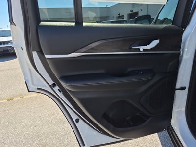 2027 Jeep Grand Cherokee GRAND CHEROKEE LAREDO ALTITUDE 4X2