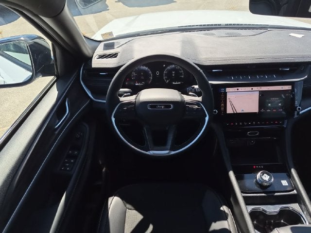 2027 Jeep Grand Cherokee GRAND CHEROKEE LAREDO ALTITUDE 4X2