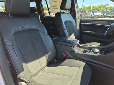 2027 Jeep Grand Cherokee GRAND CHEROKEE LAREDO ALTITUDE 4X2
