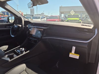 2027 Jeep Grand Cherokee GRAND CHEROKEE LAREDO ALTITUDE 4X2