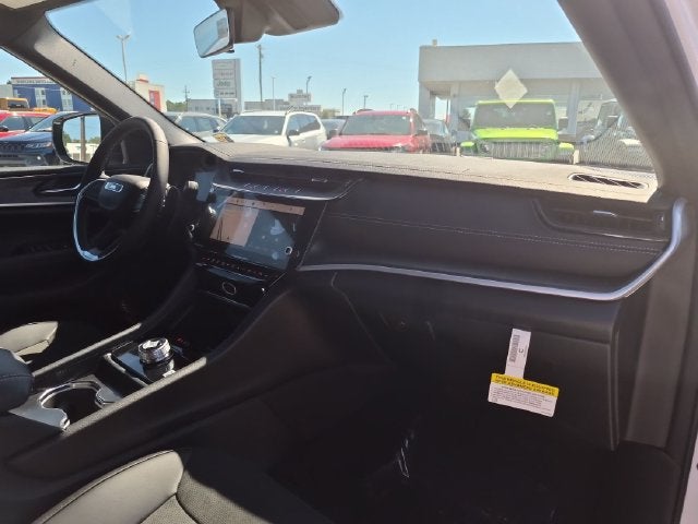2027 Jeep Grand Cherokee GRAND CHEROKEE LAREDO ALTITUDE 4X2