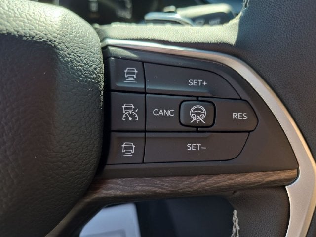 2027 Jeep Grand Cherokee GRAND CHEROKEE LAREDO ALTITUDE 4X2