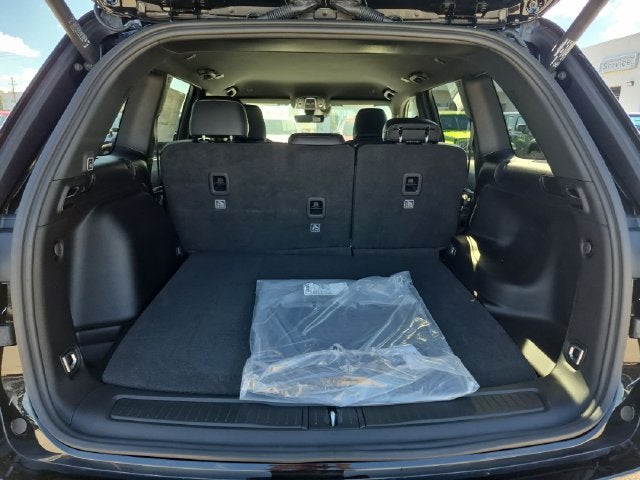 2027 Jeep Grand Cherokee GRAND CHEROKEE LAREDO ALTITUDE 4X2