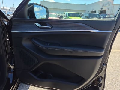 2027 Jeep Grand Cherokee GRAND CHEROKEE LAREDO ALTITUDE 4X2