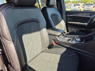 2027 Jeep Grand Cherokee GRAND CHEROKEE LAREDO ALTITUDE 4X2