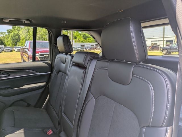 2026 Jeep Grand Cherokee GRAND CHEROKEE LAREDO ALTITUDE 4X2