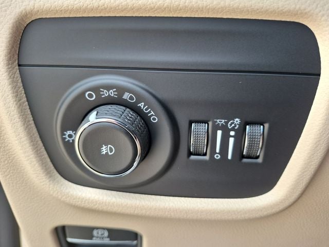 2027 Jeep Grand Cherokee GRAND CHEROKEE LIMITED 4X2