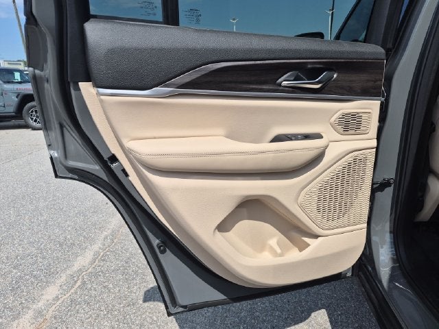 2027 Jeep Grand Cherokee GRAND CHEROKEE LIMITED 4X2