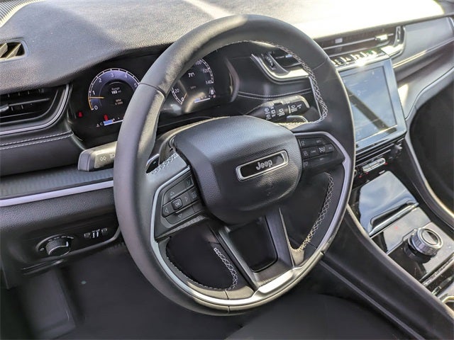 2023 Jeep Grand Cherokee Laredo 4x4