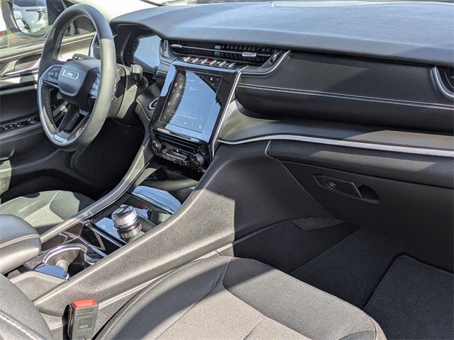 2023 Jeep Grand Cherokee Laredo 4x4