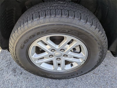 2023 Jeep Grand Cherokee Laredo 4x4