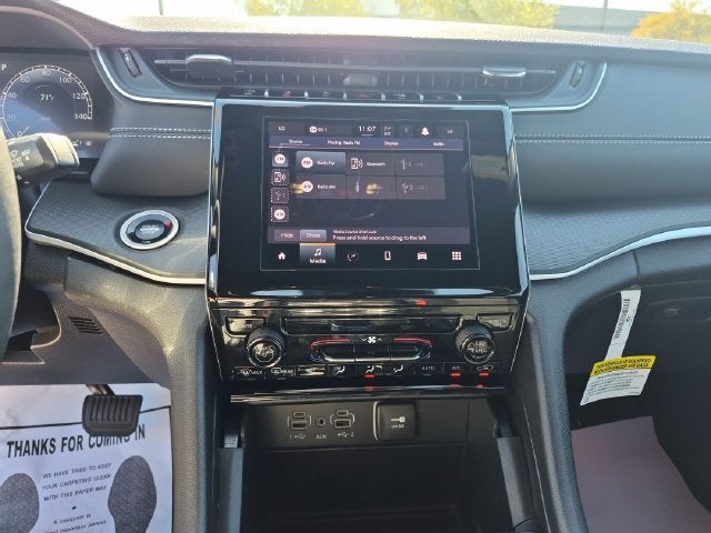 2026 Jeep Grand Cherokee Laredo 4x4