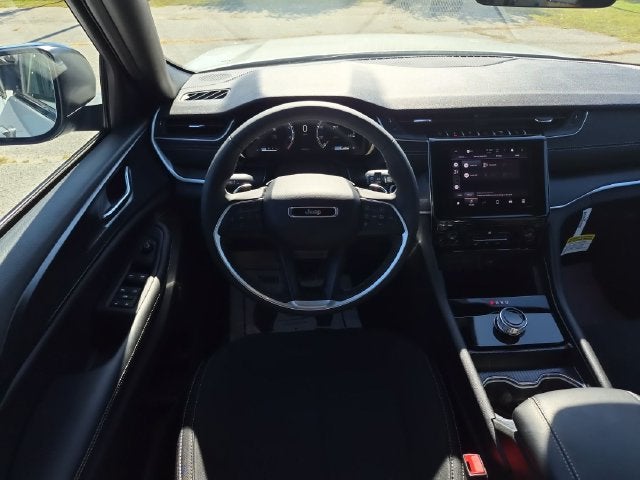 2026 Jeep Grand Cherokee Laredo 4x4