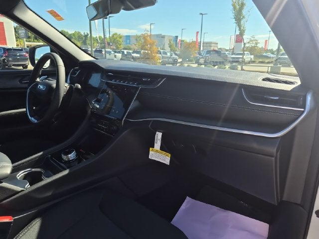 2026 Jeep Grand Cherokee Laredo 4x4