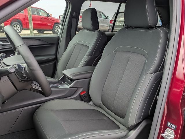 2026 Jeep Grand Cherokee GRAND CHEROKEE LAREDO X 4X4