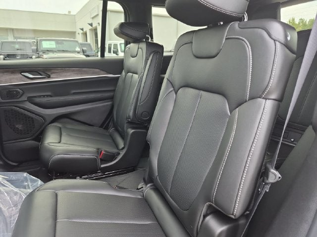 2027 Jeep Grand Cherokee GRAND CHEROKEE L LIMITED 4X2
