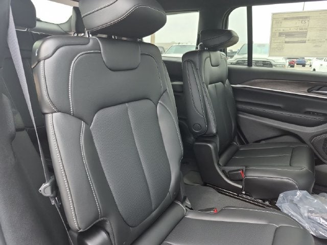 2027 Jeep Grand Cherokee GRAND CHEROKEE L LIMITED 4X2