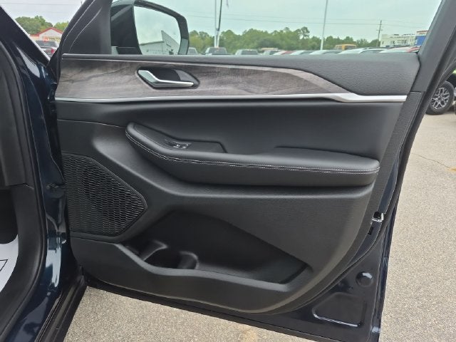 2027 Jeep Grand Cherokee GRAND CHEROKEE L LIMITED 4X2