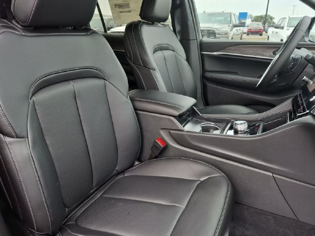 2027 Jeep Grand Cherokee GRAND CHEROKEE L LIMITED 4X2