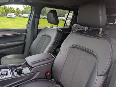 2026 Jeep Grand Cherokee GRAND CHEROKEE L LAREDO ALTITUDE 4X4