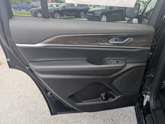 2026 Jeep Grand Cherokee GRAND CHEROKEE L LAREDO ALTITUDE 4X4