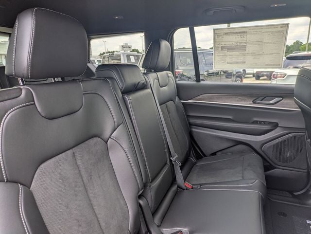 2026 Jeep Grand Cherokee GRAND CHEROKEE L LAREDO ALTITUDE 4X4